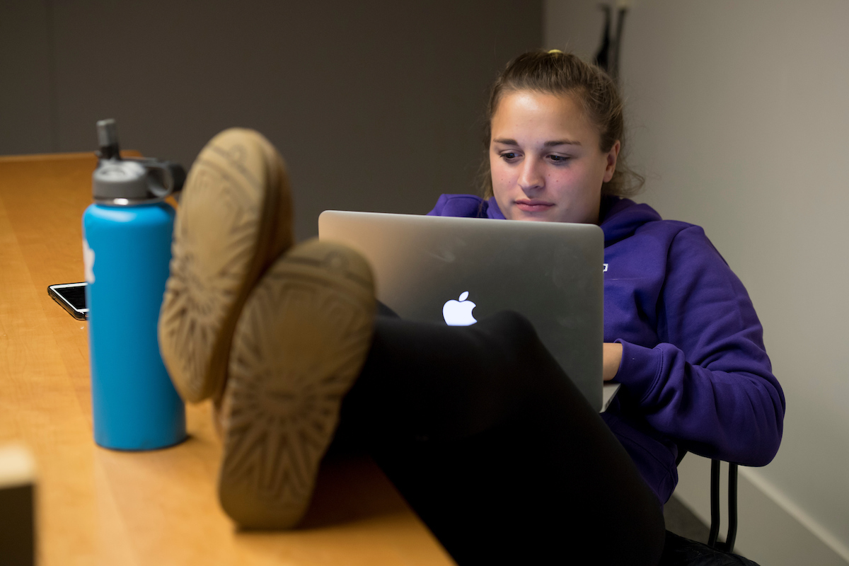Student completing their online bachelor's degree at Linfield