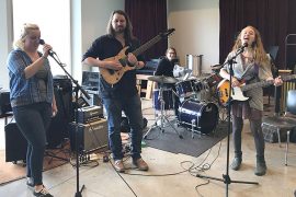 Songwriting students perform at Linfield College