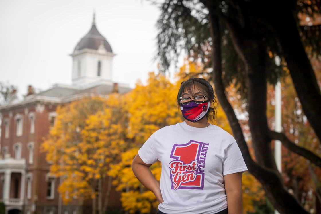 Karina Alcantara Guerrero is a peer mentor in the Linfield University First Scholars program.