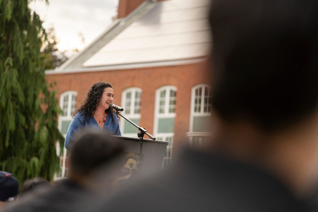 Abby Thomas addresses the crowd during the Linfield University Latine Dinner.