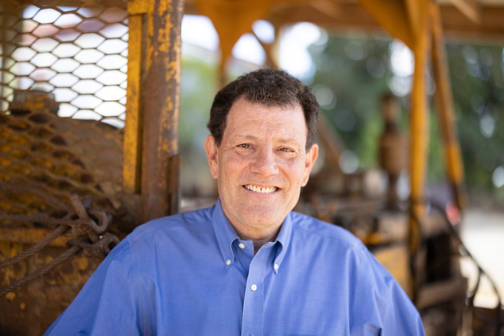 Journalist Nicholas Kristof to give address at Linfield's 2025 Commencement.