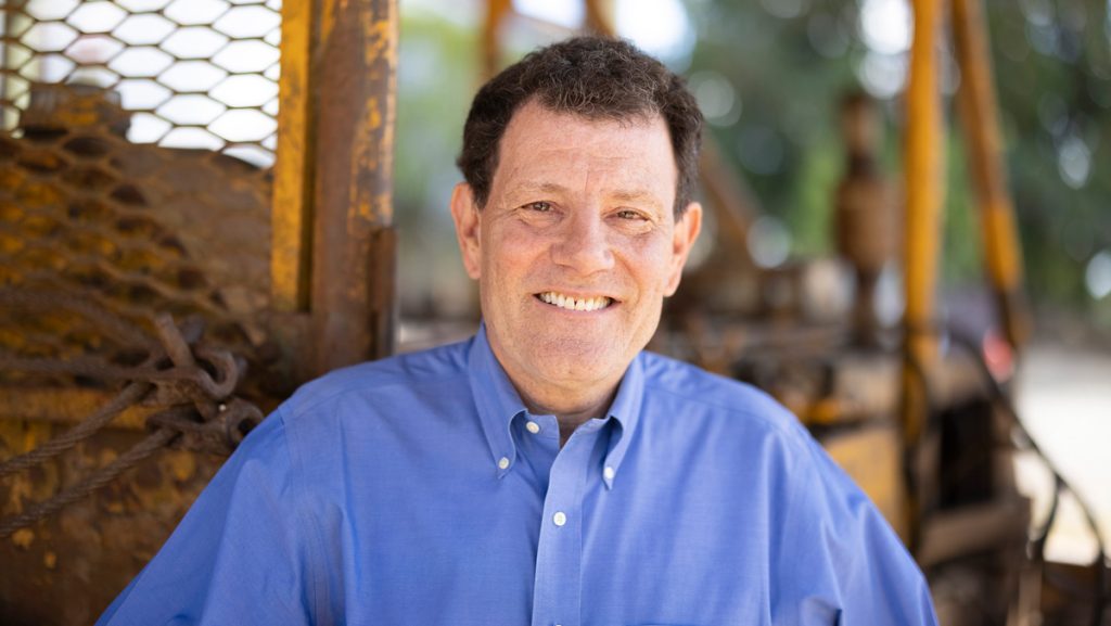 Journalist Nicholas Kristof to give address at Linfield's 2025 Commencement.