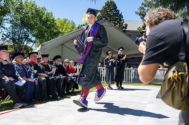 David Stephens walks down aisle in mascot shoes
